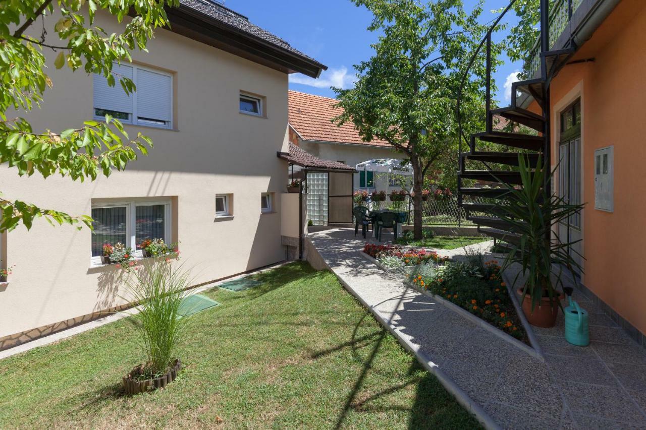 Iris Room & Apartment Slunj Esterno foto